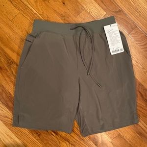 Lululemon Men’s T.H.E. Short 9” Liner - Size M
